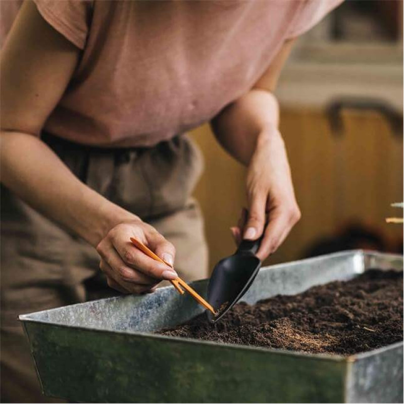 Лопатка для посіву насіння Fiskars Solid ™ (1057641)